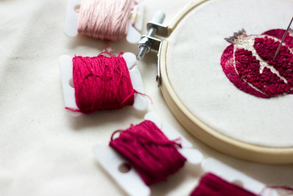 Fils à broder et tambour de broderie