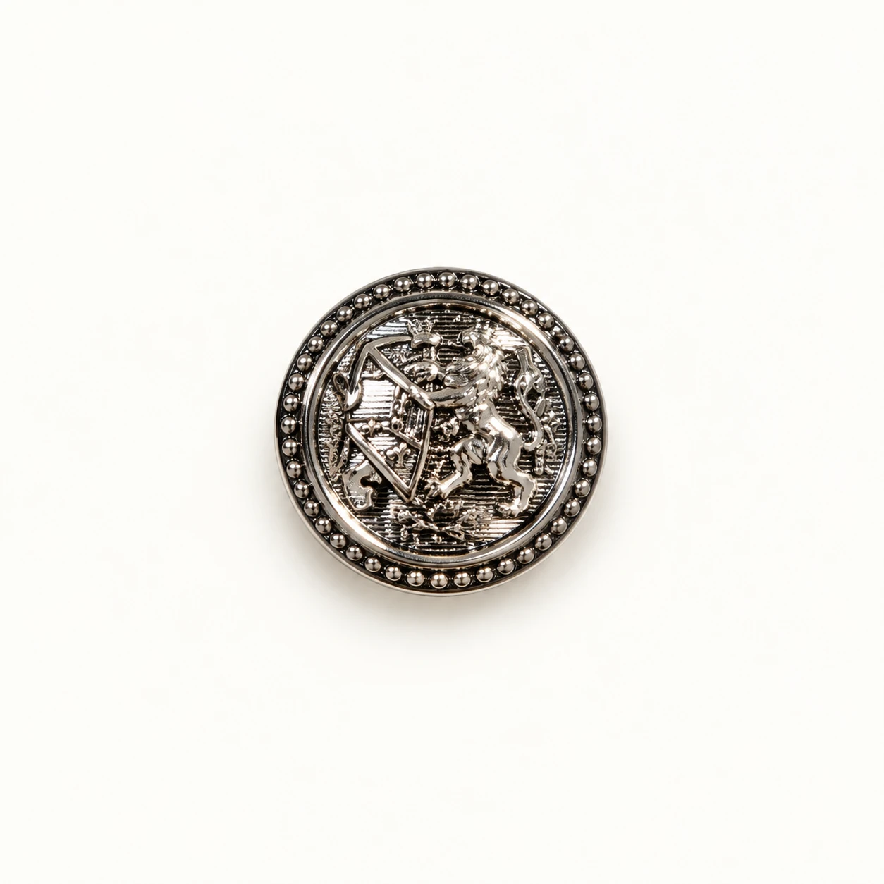Bouton argenté blason au lion